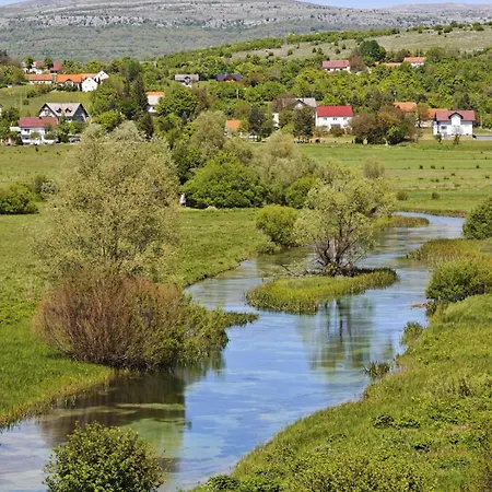 Danka Riverside House Villa *